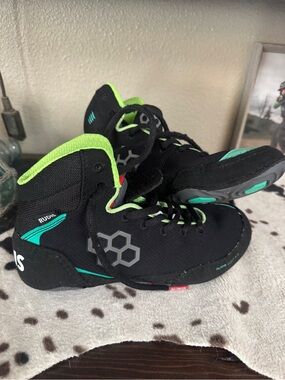 RUDIS Kids Black and Neon Green Wrestling Sneakers